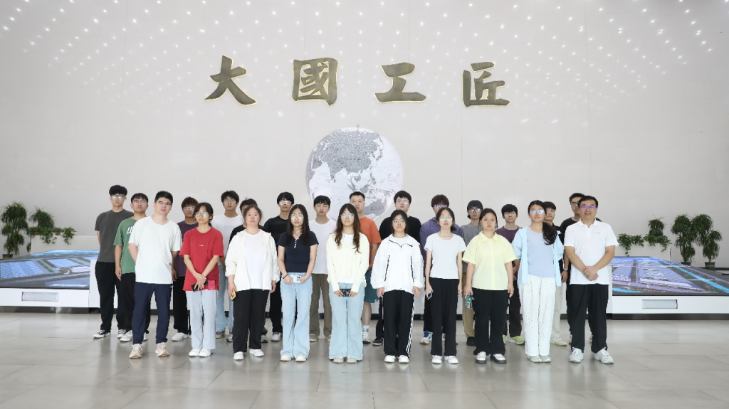 郑州大学材料科学与工程学院师生研学活动走进河南特创生物科技